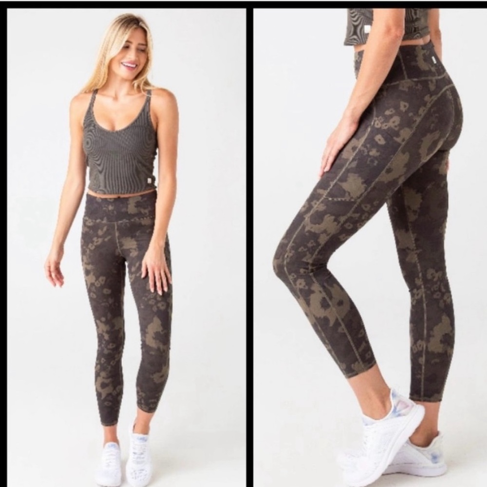 VUORI Stride Legging light green camp flower print large